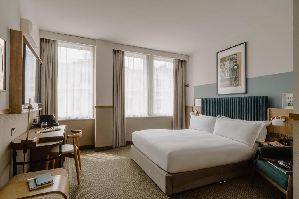 Standard Queen Room Near St Pauls Cathedral LON Luxury Bookings