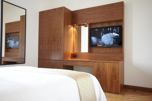 Executive Suite Near Cosmo Nannies LON 2 Luxury Bookings