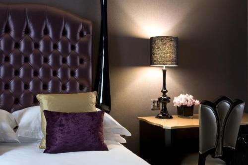 Superior Double Room Near Grad Careers Coach LON 1 Luxury Bookings