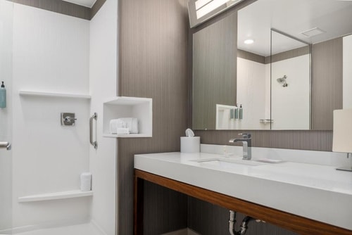 King Room Near Kings lake Forest HOU 3 Luxury Bookings