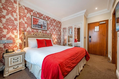 Queen Double Room Near Gloucester Park LON Luxury Bookings