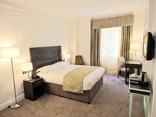 Double Room Near The Cartoon Museum LON Luxury Bookings
