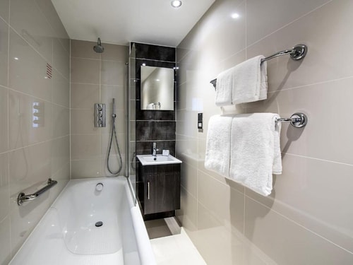 Standard Room Near Holland Park LON 2 Luxury Bookings