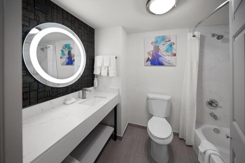 King Room Near BE Staffing Solutions HOU 13 Luxury Bookings