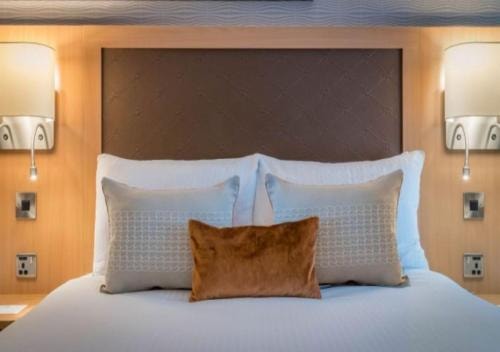 Deluxe Double Room Near Saudi Arabia Embassy LON 1 Luxury Bookings