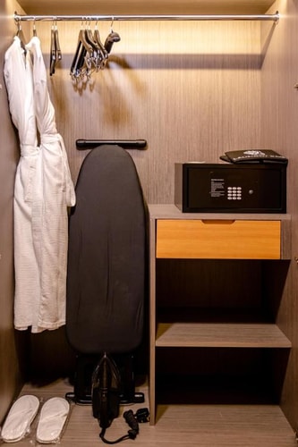 King Or Twin Room Near Noble Veterinary Clinic 5 Luxury Bookings