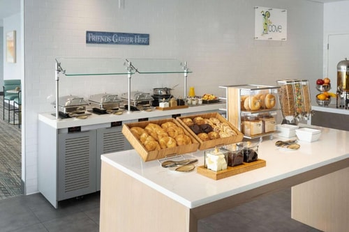 King Room Near 7 Eleven MIA 13 Luxury Bookings