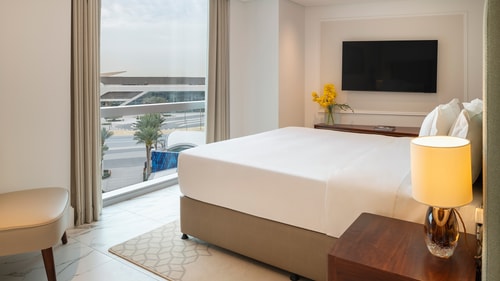 Deluxe Three Bedroom Apartment Near Expo City 1 Luxury Bookings