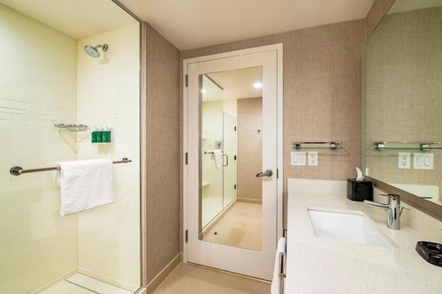 King Studio Near United States Postal Service HOU 3 Luxury Bookings