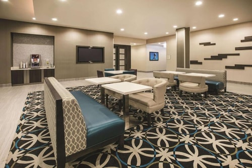 King Room Near Riparian Bar & Grill DAL 12 Luxury Bookings