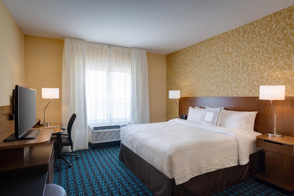 King Room Near Krestmark Industries LP DAL Luxury Bookings