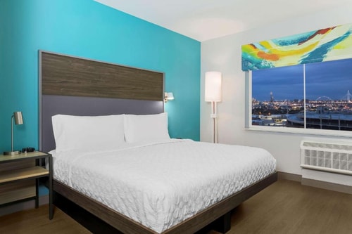 King Room Near Shell Food Mart DAL Luxury Bookings