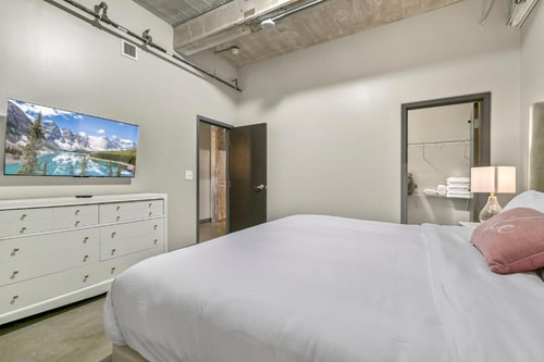 One Bedroom Near Akard Plaza DAL 2 Luxury Bookings