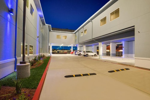 Deluxe King Studio Near Harmony Garden HOU 13 Luxury Bookings