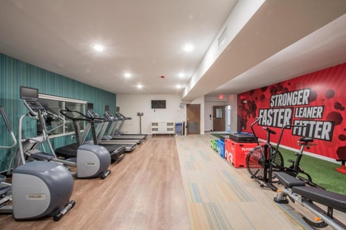 Standard King Room Near Nexus Hospital HOU 13 Luxury Bookings