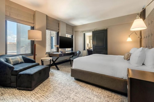 King Room Near Daikin Park Houston HOU 2 Luxury Bookings