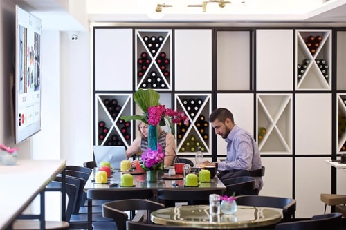 Queen Room Near Soho Square Gardens LON 6 Luxury Bookings
