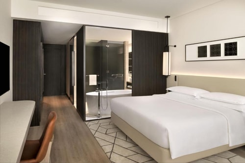 Deluxe King Or Twin Room Near H Hotel Sheikh Zayed 2 Luxury Bookings