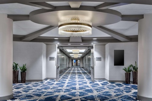 Queen Room Near Reunion Tower DAL 9 Luxury Bookings