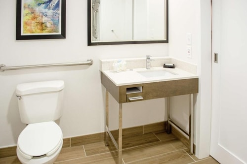 King Room Near Wilchester Elementary School HOU 2 Luxury Bookings