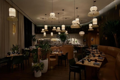 King Room Near Blue Print Showroom DAL 17 Luxury Bookings