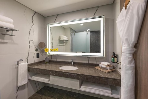 Deluxe King Or Twin Room Near Palm West Beach 6 Luxury Bookings
