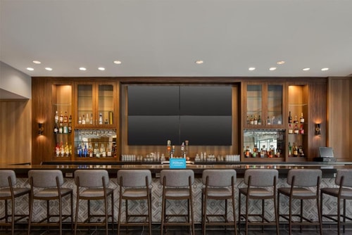 King Room Near Toyota Center HOU 7 Luxury Bookings