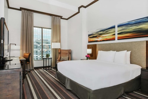 King Room Near Venture Commercial Real Estate DAL 2 Luxury Bookings