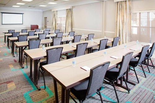 Queen Studio Near Watermark Community Church DAL 14 Luxury Bookings