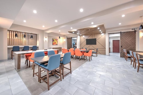 Standard Room Near Golden Corral Buffet Grill DAL 5 Luxury Bookings