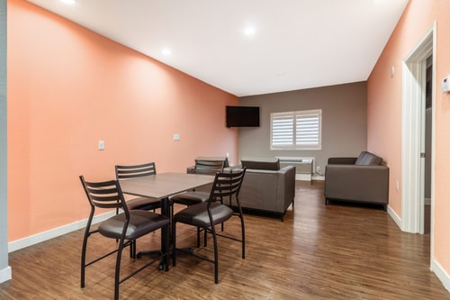 Deluxe King Studio Near Harmony Garden HOU 4 Luxury Bookings