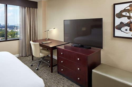 King Room Near Holloway Field HOU 3 Luxury Bookings