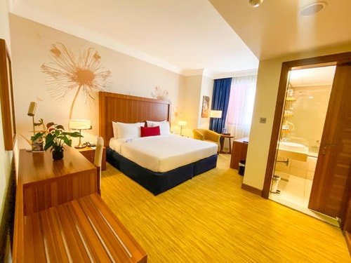 Premium King Room Near Capital Park 3 Luxury Bookings