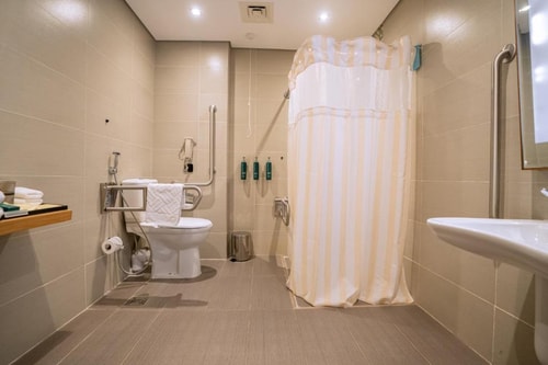 Superior King Room Near Al Bakhit Center 5 Luxury Bookings