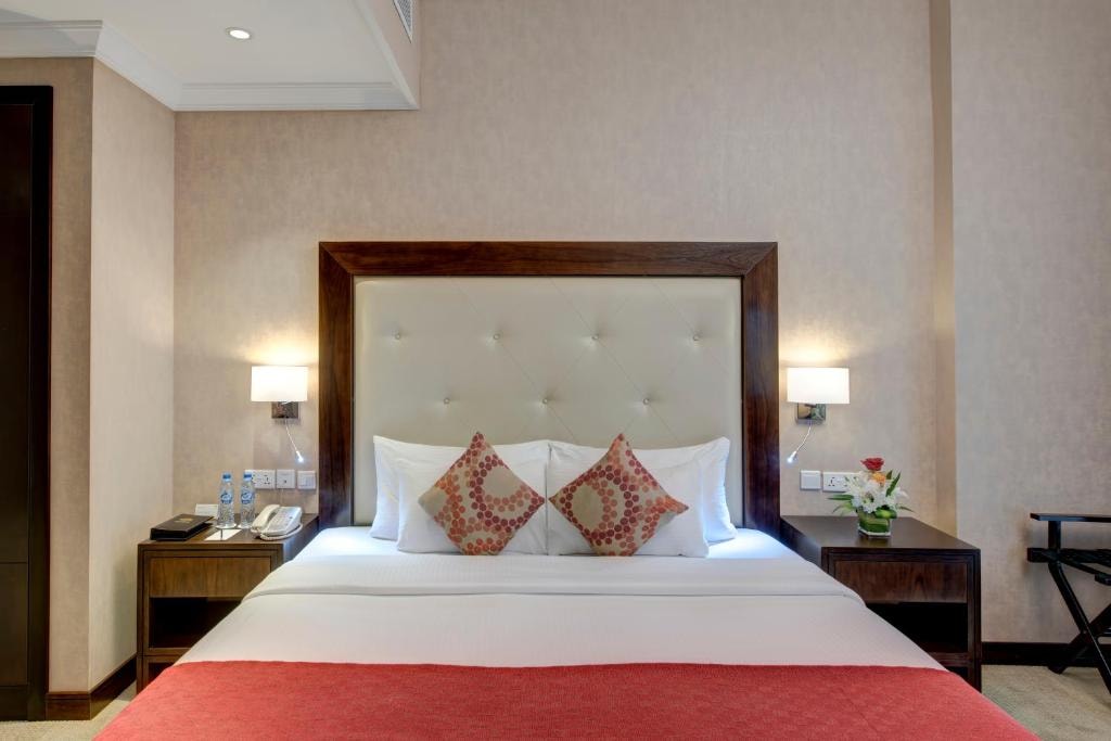 Deluxe Room Near Mall Of Emirates Pets are Allowed Luxury Bookings