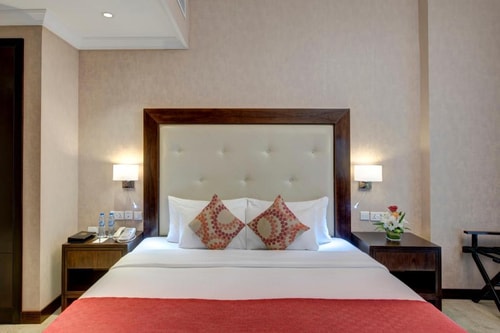 Deluxe Room Near Mall Of Emirates Pets are Allowed Luxury Bookings
