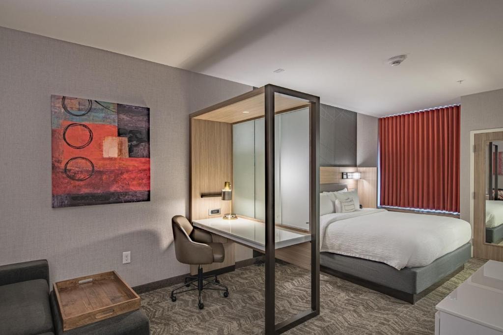 King Suite Near Ambassador House Association DAL Luxury Bookings