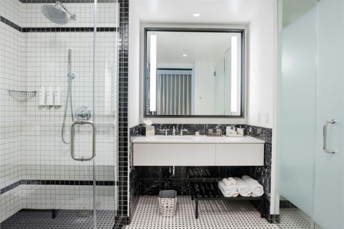 King Room Near Downtown Houston Tunnel HOU 4 Luxury Bookings