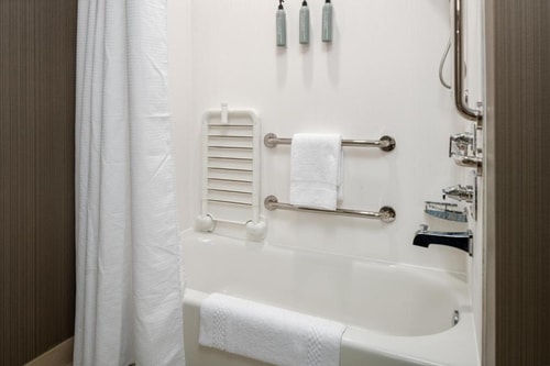 King Room Near Kings lake Forest HOU 1 Luxury Bookings