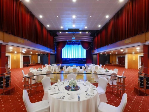 Classic King Room Near Port Saeed Dubai 9 Luxury Bookings