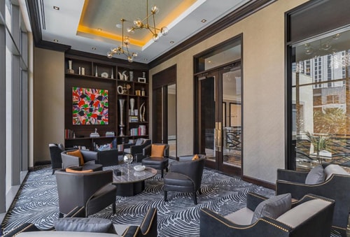 Luxury King Room Near Memorial Park HOU 10 Luxury Bookings