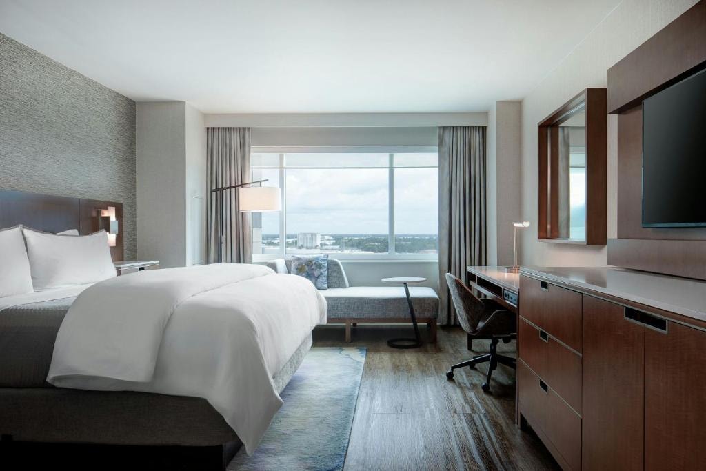 Guest Room Near Memorial City Mall HOU Luxury Bookings