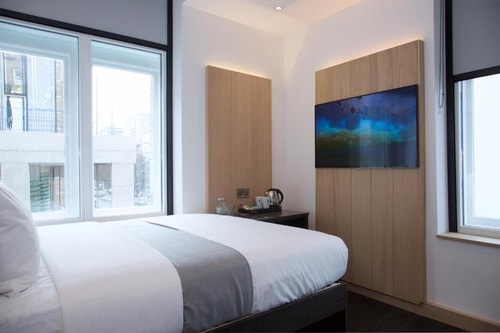 Queen Room Near Charles Square Garden LON Luxury Bookings