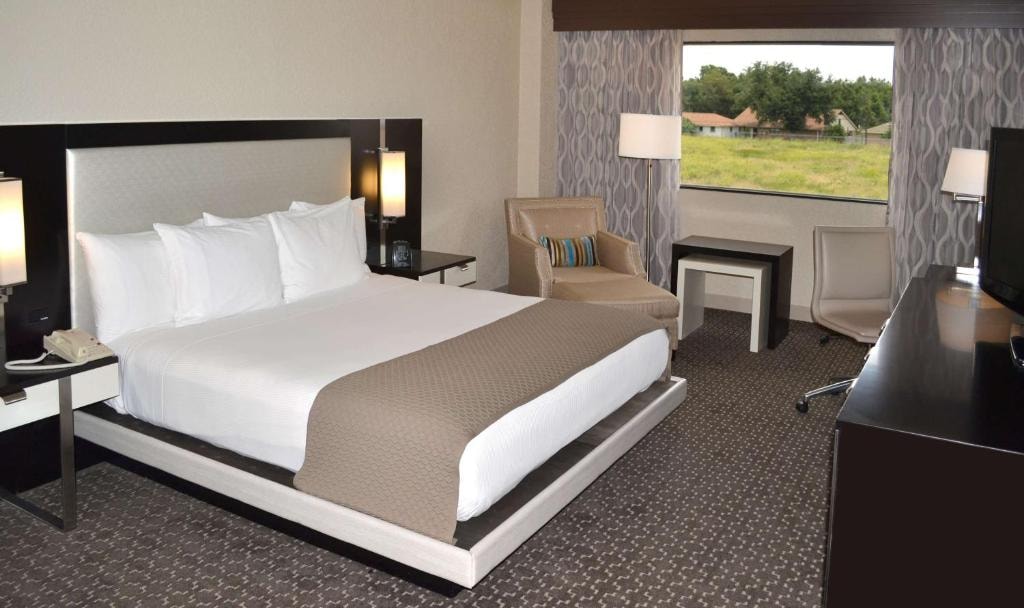 King Room Near William P Hobby Airport HOU Luxury Bookings