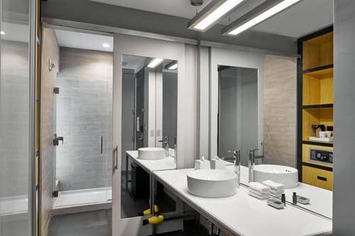 King Room Near Gallery Art MIA 7 Luxury Bookings