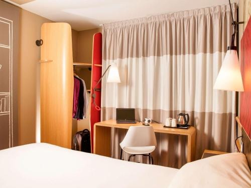 King or Twin Room Near Tesco Bank LON 2 Luxury Bookings