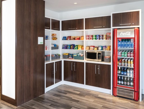 King Room Near 7 Eleven MIA 16 Luxury Bookings