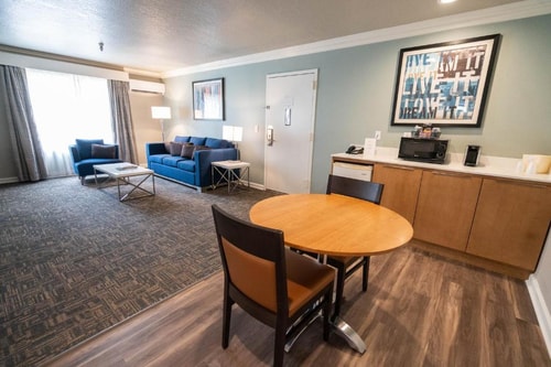 Deluxe Queen Room Near To Liquor World LAS 6 Luxury Bookings