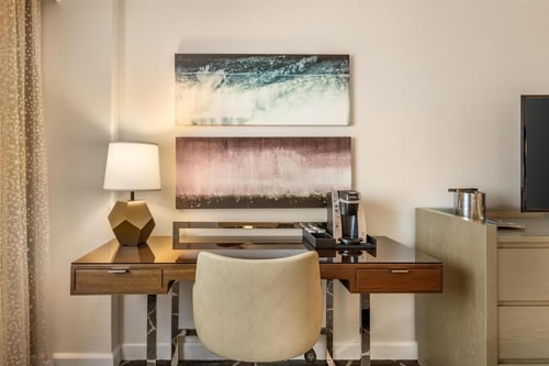 King Or Twin Room Near Consulate Of Argentina HOU 4 Luxury Bookings