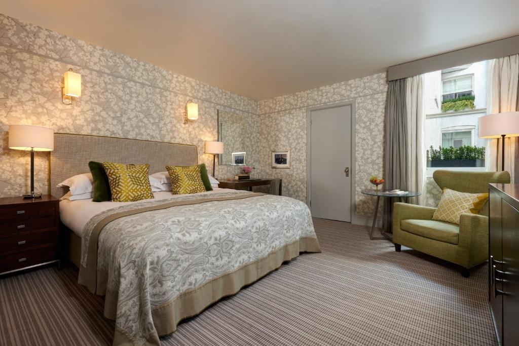 Executive King Room Near Berkeley Square LON Luxury Bookings
